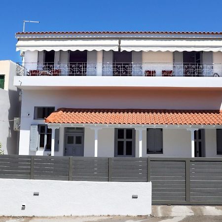 Axs First Floor Apartment Aegina Town Esterno foto