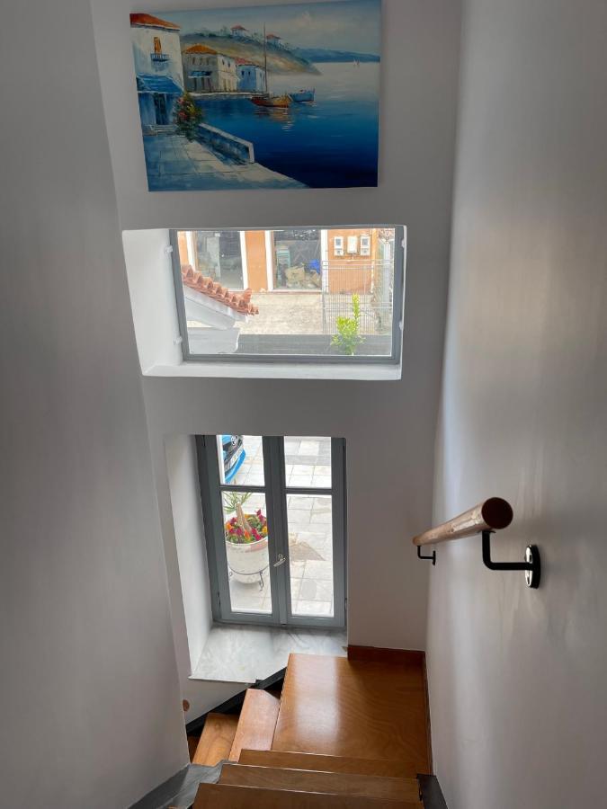 Axs First Floor Apartment Aegina Town Esterno foto