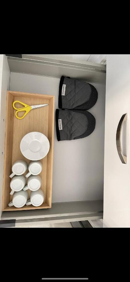 Axs First Floor Apartment Aegina Town Esterno foto